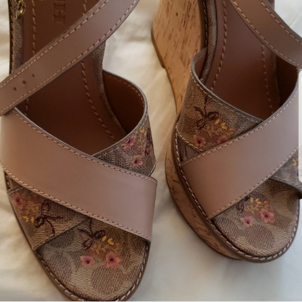COACH women's wedges. - Picture 3 of 4